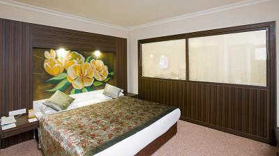 Crystal De Luxe Resort