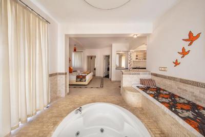 Golden Life Heights Delux Suit Hotel