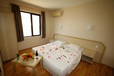 Tuntas Beach Hotel Altinkum